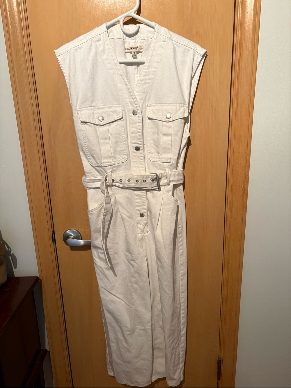 Blank NYC White Sleeveless Belted Cropped Jumpsuit White EUC size M 100% Cotton - Picture 2 of 5